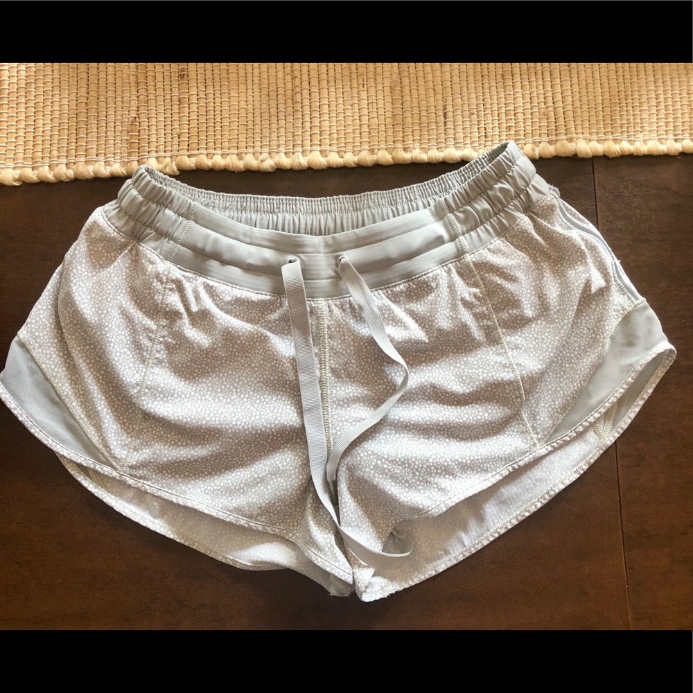 Lululemon Hotty Hot Shorts 2.5”